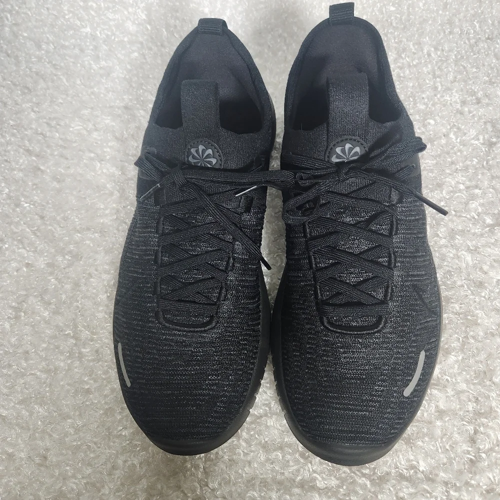 Nike Black Athletic Shoes with Sleek Design